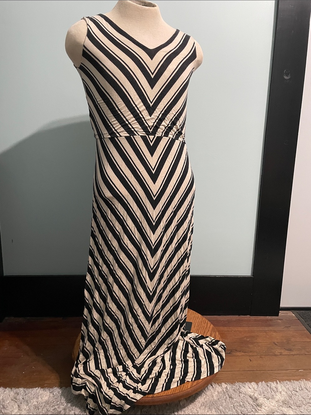 Calvin Klein Size 4 Maxi Dress​ V Neck
